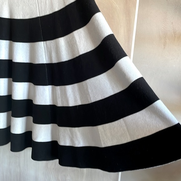 RVN Skirt Jacquard Knit Black White Stripe Women’s Sz: L - Picture 12 of 13